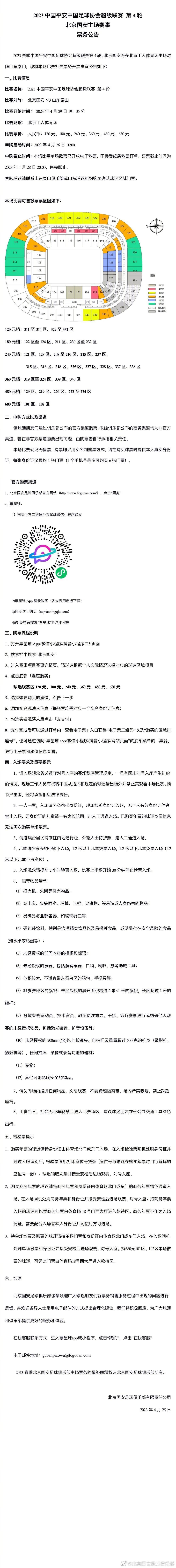 此时，马岚正趴在这辆劳斯莱斯库里南的引擎盖上，近距离观察着车前的小金人。